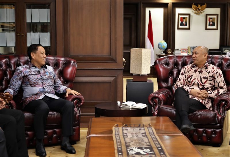 Menteri Koperasi dan UKM Teten Masduki menerima Audiensi Ketua Komisi Pengawas Persaingan Usaha (KPPU) Kurnia Toha di Ruang Kerja Menteri Koperasi dan UKM. Jakarta, Senin (6/1/2020) / daelpos.com