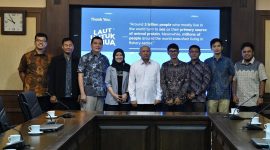 Menteri Koperasi dan UKM Teten Masduki Menerima Audiensi VP OF Corporate Service Tani Hub Astri Purnamasari, Chief Financial Officer Sayur Box Arif Zamani dan CEO Aruna Farid Naufal Aslam Farid Naufal Aslam, di Ruang Rapat Menteri, Jakarta Senin (13/01/2020).