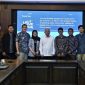 Menteri Koperasi dan UKM Teten Masduki Menerima Audiensi VP OF Corporate Service Tani Hub Astri Purnamasari, Chief Financial Officer Sayur Box Arif Zamani dan CEO Aruna Farid Naufal Aslam Farid Naufal Aslam, di Ruang Rapat Menteri, Jakarta Senin (13/01/2020).