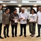 Menteri Koperasi dan UKM Teten Masduki Menerima Audiensi Duta Besar Republik Indonesia untuk Swiss Muliaman Darmansyah Hadad di Ruang Kerja Menteri, Jakarta Senin (13/01/2020).