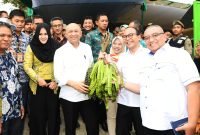 Menteri Koperasi dan UKM Teten Masduki memberikan sambutan sekaligus membuka acara Musyawarah Wilayah I Gerakan Masyarakat Perhutanan Sosial Indonesia Jawa Tengah. Kendal, Sabtu(25/01/2020). Hadir dalam acara ini Ketua Gerakan Masyarakat Perhutanan Sosial Indonesia Jawa Tengah Siti Fikriyah, Bupati Kendal Mirna Annisa, PJ Sekda Provinsi Jawa Tengah Herru Setiadi.