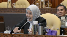 
Anggota Komisi IV DPR RI Riezky Aprilia saar rdp dengen KKP di Gedung Nusantara, Senayan, Jakarta / daelpos.com