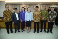 Pimpinan DPR RI foto bersama dengan jajaran Menteri terkait dalam bahasan kenaikan BPJS Kesehatan. / Ist