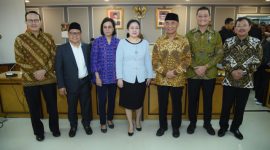 Pimpinan DPR RI foto bersama dengan jajaran Menteri terkait dalam bahasan kenaikan BPJS Kesehatan. / Ist