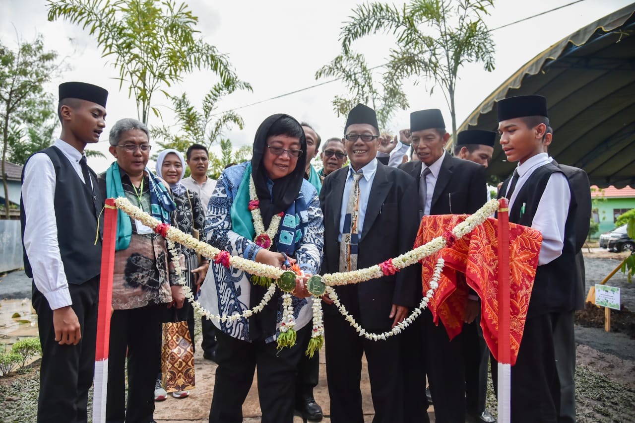 KLHK Ubah Limbah Pesantren Jadi Sumber Energi - Daelpos