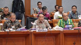 Menpora Zainudin Amali didampingi Sesmenpora Gatot S Dewa Broto bersama para pejabat Eselon I dan II Kemenpora menghadiri Rapat Kerja (Raker) bersama Anggota Komisi X DPR RI di Ruang Rapat Komisi X Gedung Nusantara I Senayan, Jakarta./ daelpos.com