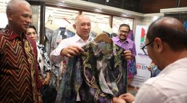 Menteri Koperasi dan UKM Teten Masduki berkunjung ke NDF Sasirangan di Banjarbaru, Kalimantan Selaran. 