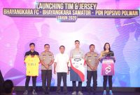 Menteri Pemuda dan Olahraga (Menpora) Zainudin Amali bersama Staf Khusus Pengembangan dan Prestasi Olahraga Mahfudin Nigara menghadiri launching tim dan jersey klub olahraga binaan Polri. Ketiga klub tersebut yakni, Bhayangkara FC, Bhayangkara Samator, dan PGN Popsivo Polwan 2020.