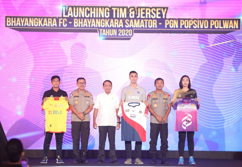 Menteri Pemuda dan Olahraga (Menpora) Zainudin Amali bersama Staf Khusus Pengembangan dan Prestasi Olahraga Mahfudin Nigara menghadiri launching tim dan jersey klub olahraga binaan Polri. Ketiga klub tersebut yakni, Bhayangkara FC, Bhayangkara Samator, dan PGN Popsivo Polwan 2020.