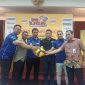 Dr kiri ke kanan: Ayi Subarna (manajer bjb), Mohammad Rois (Sekum Pengprov PBVSI Jabar), Tachyan Iskandar (ketua panitia), Reginald Nelwan (Wakil Direktur Proliga), Aprilia Manganang), Sonny Permana (perwakilan bank bjb)