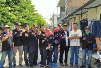 Anggota BPPKB Anak Cabang Cibodas, bersama relawan Cyber Kota Tangerang usai melaksanakan bakti sosial, Sabtu (28/3)