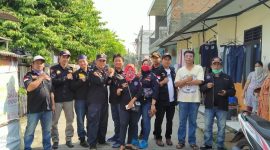 Anggota BPPKB Anak Cabang Cibodas, bersama relawan Cyber Kota Tangerang usai melaksanakan bakti sosial, Sabtu (28/3)