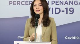 Reisa Broto Asmoro sedang memberikan paparan terkait Covid-19 - BNPB