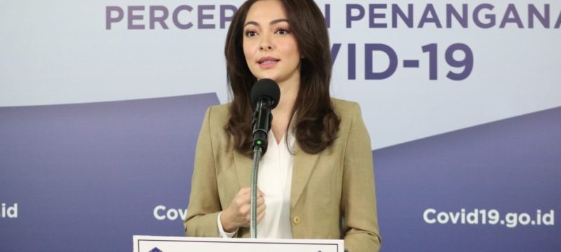 Reisa Broto Asmoro sedang memberikan paparan terkait Covid-19 - BNPB