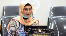 Anggota Badan Legislasi DPR RI Desy Ratnasari saat rapat Panja RUU Praktik Psikologi di Ruang Rapat Baleg, Gedung Nusantara I DPR RI, Senayan, Jakarta, Senin (22/6/2020). Foto : Jaka/Man