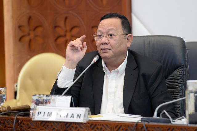 Ketua Komisi IV DPR RI Sudin memimpin RDP secara kehadiran fisik dan virtual dengan Dirut Bulog Budi Waseso, di Senayan, Jakarta.
