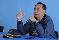 Sekretaris Kementerian Koperasi dan UKM Rully Indrawan didampingi Wakil Walikota Sukabumi Andri Setiawan Hamami mengunjungi gudang distribusi produk untuk Sukabumi Mart (S-Mart) milik koperasi di Kelurahan GedongPanjang, Citamiang, Sukabumi, Jawa Barat, Minggu(7/6/2020).