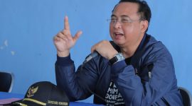 Sekretaris Kementerian Koperasi dan UKM Rully Indrawan didampingi Wakil Walikota Sukabumi Andri Setiawan Hamami mengunjungi gudang distribusi produk untuk Sukabumi Mart (S-Mart) milik koperasi di Kelurahan GedongPanjang, Citamiang, Sukabumi, Jawa Barat, Minggu(7/6/2020).