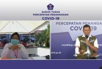 Foto : Wali kota Surabaya Tri Rismaharini (kiri) berdialog melalui ruang digital di Media Center Gugus Tugas Nasioal, Jakarta, Selasa (23/6). (HUMAS BNPB)

