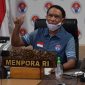 Menpora Zainudin Amali menegaskan terkait persoalan yang terjadi antara PSSI dan Pelatih Shin Tae-yong bahwa dirinya tidak mau ikut campur atau masuk terlalu jauh dengan urusan PSSI, namun dirinya akan terus memantau untuk kebaikan sepakbola Indonesia. Hal itu diungkapkan Menpora saat menjadi pembicara diskusi virtual yang diselenggarakan Indonesia Millenials dan Generation Z (I'M Gen Z) di Lantai 9, Situation Room, Kemenpora, Jakarta, (22/06) sore. (foto:bagus/kemenpora.go.id)