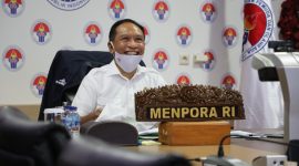 Menpora Zainudin Amali menjadi narasumber di acara Webinar Keolahragaan dengan tema PON dan Prestasi Olahraga di Era Pandemi Covid- 19, secara virtual yang dilakukan di Situation Room Lantai 9 Graha Pemuda, Senayan, Jakarta Pusat, Jumat (5/6). Webinar yang di inisiasi oleh oleh Universitas Negeri Surabaya (Unesa) diikuti sekitar 5000 lebih peserta.(foto:gilang/kemenpora.go.id)