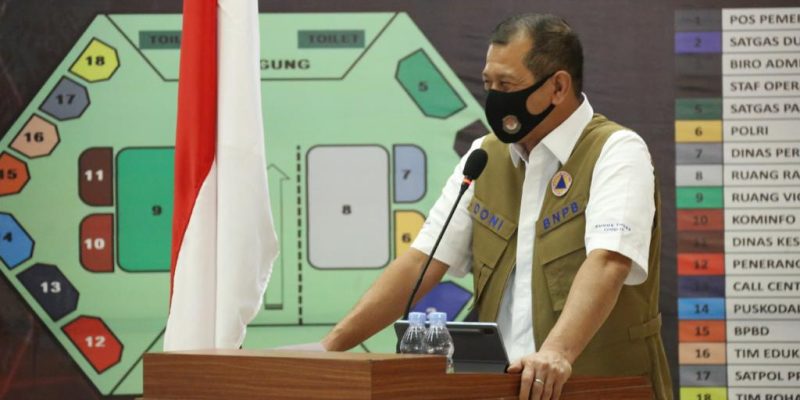 Ketua Gugus Tugas Percepatan Penanganan COVID-19, Doni Monardo memberi keterangan dalam Rapat Koordinasi Penanganan COVID-19 di Balai Prajurit Manunggal, Makassar, Sulawesi Selatan