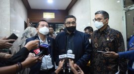 Wakil Ketua Komisi X DPR RI Dede Yusuf (tengah) usai menerima pengaduan para orang tua calon siswa terkait PPDB di ruang Persipar, Gedung Nusantara II, Senayan, Jakarta, Selasa (30/6/2020). Foto : Jaka/Man