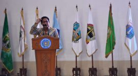 Menteri Desa, PDT dan Transmigrasi Abdul Halim Iskandar memberikan pembekalan kepada Calon Wisudawan Angkatan XVII Institut Pemerintah Dalam Negeri (IPDN) di Kampus IPDN, Jatinangor, Sumedang, Jawa Barat, Rabu (22/7/2020). Dihadapan 881 Praja, Gus Menteri memaparkan tentang peran alumni IPDN menegakkan kebijakan pemerintah pada masa Pandemi Covid-19.
Foto: Wening/Kemendes PDTT