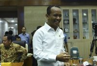 Kepala Badan Koordinasi Penanaman Modal (BKPM) Bahlil Lahadalia bersiap mengikuti rapat kerja dengan Komisi VI DPR di Kompleks Parlemen, Senayan, Jakarta, Kamis (7/11/2019). Rapat kerja tersebut membahas program kerja dan anggaran Kementerian/Lembaga Tahun 2020. ANTARA FOTO/Nova Wahyudi/pras.