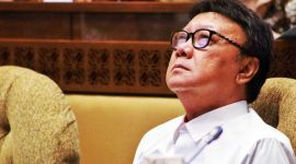 SP/Ruht Semiono
Raker Komisi II DPR Dengan Mempan RB -
Menteri Pendayagunaan Aparatur Negara dan Reformasi Birokrasi (Menpan RB) Tjahjo Kumolo (kanan) mengikuti rapat kerja dengan Komisi II DPR di Kompleks Parlemen, Senayan, Jakarta, Senin (18/11/2019). Rapat tersebut membahas rencana strategis Kemenpan RB, Badan Kepegawaian Negara dan Komisi Aparatur Sipil Negara. 