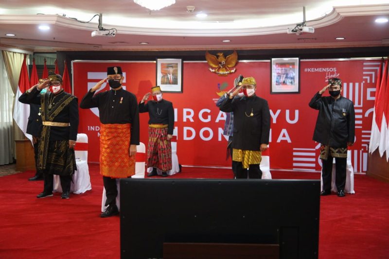 Menteri Sosial Juliari P. Batubara dan pejabat Eselon I Kemensos mengikuti 