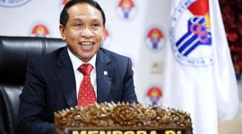 Menteri Pemuda dan Olahraga Republik Indonesia (Menpora RI) Zainudin Amali menyampaikan orasi ilmiah secara virtual kepada wisudawan Universitas Sebelas Maret (UNS), Solo, Jawa Tengah, Sabtu (15/8)