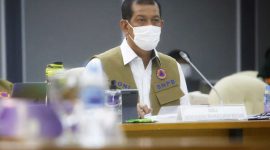 SP/Ruht Semiono
Rapat Kerja DPR dengan BNPB - Kepala Badan Nasional Penanggulangan Bencana (BNPB) Doni Monardo mengikuti rapat kerja dengan Komisi VIII DPR di Kompleks Parlemen, Senayan, Jakarta, Kamis (3/9/2020). Rapat itu membahas RKA K/L tahun 2021.