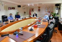 Menpora RI Zainudin Amali didampingi Sesmenpora Gatot S Dewa Broto, mengadakan virtual meeting dari Ruang Rapat Lantai 10 Graha Pemuda Senayan Jakarta Pusat / Ist