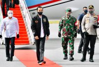 Presiden Jokowi disambut Gubernur Sumut, Edy Rahmayadi saat kunjungan ke Kabupaten Tapanuli Utara, Selasa (27/10/2020). (Foto: Biro Pers Setpres)