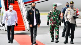 Presiden Jokowi disambut Gubernur Sumut, Edy Rahmayadi saat kunjungan ke Kabupaten Tapanuli Utara, Selasa (27/10/2020). (Foto: Biro Pers Setpres)