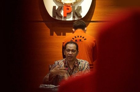 KPK Tahan Penyuap Mantan Bupati Cirebon 2014-2019