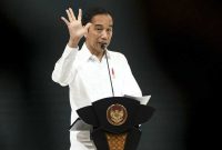 Presiden Joko Widodo memberikan pemaparan saat menjadi pembicara kunci pada Indonesia Digital Economy Summit 2020 di Jakarta, Kamis (27/2/2020). Pada acara yang digelar Microsoft itu Presiden Joko Widodo menginginkan masyarakat Indonesia menjadi pemain utama ekonomi digital dan tidak sekedar menjadi pasar dan penonton. ANTARA FOTO/Restu P/hma/aww.