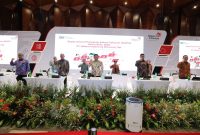 Kiri-kanan: Direktur Network & IT Solution Telkom Herlan Wijanarko, Direktur Wholesale & Internasional Service Bogi Witjaksono, Direktur Keuangan & Manajemen Risiko Heri Supriadi, Direktur Enterprise & Business Service Edi Witjara, Direktur Utama Ririek Adriansyah, Direktur Consumer Service F.M. Venusiana R., Direktur Human Capital Management Afriwandi, Direktur Digital Business M. Fajrin Rasyid, Direktur Strategic Portfolio Budi Setyawan Wijaya / Net