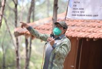 Menteri Desa, Pembangunan Daerah Tertinggal dan Trasmigrasi Abdul Halim Iskandar didampingi Istri Lilik Umi Nasriyah,Ketua DPRD Tuban Miyadi, anggota DPR Ratna Juwita, Anggota DPRD Jawa Timur Fauzan Fuadi mengunjungi BUMDes Jenu Raya di Komplek Kantor Kecamatan Jenu, dan Desa Wisata Pantai Semilir di Desa Socorejo Kecamatan Jenu, Kabupaten Tuban, Jawa Timur Minggu (30/5/2021).