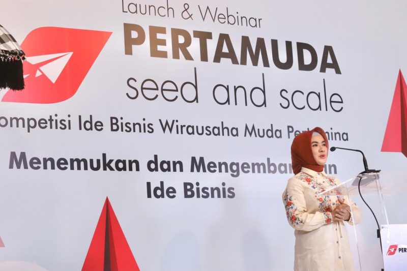 Direktur Utama PT Pertamina (Persero), Nicke Widyawati memberikan sambutan dalam acara pembukaan “Webinar Kick off Pertamuda Seed and Scale 2021, Kompetisi Ide Bisnis Wirausaha Muda Pertamina” bertempat di Patra Jasa Bali, Kamis, 17/6/21. (Foto: AND)