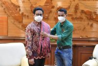 Menteri Desa, Pembangunan Daerah Tertinggal dan Transmigrasi Abdul Halim Iskandar atau Gus menerima kunjungan Wakil Bupati Malaka, Kim Taolin membahas rencana pengentasan kemiskinan di Kabupaten Malaka, Provinsi Nusa Tenggara Timur (NTT)
Jakarta, Rabu (02/06/2021).