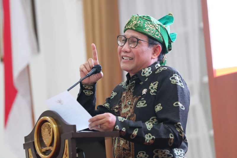 Menteri Desa, PDT dan Transmigrasi, Abdul Halim Iskandar, didampingi Sekretaris Jenderal Taufik Madjid,  mengahdiri acara Penandatanganan nota kesepakatan antara Kemendes PDTT dengan pemerintah kabupaten Sumedang tentang penguatan tata Kelola Pemerintah Desa berbasis digital, Jum'at (4/6)./ daelpos.com
