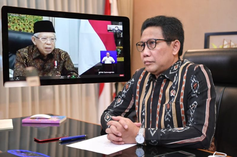 Wakil Presiden Indonesia Ma'ruf Amin membuka Acara Puncak Bangga Buatan Indonesia Kilau Digital Permata Flobamora melalui virtual. Jakarta, Jumat (18/6/2021)
Hadir pula Menteri Desa, Pembangunan Daerah Tertinggal dan Transmigrasi Abdul Halim Iskandar memberi Sambutan diacara tersebut.
