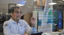 Menteri Desa, PDT, dan Transmigrasi Abdul Halim Iskandar menyampaikan Materi Kebijakan SDGs Desa dalam Mendukung Pencapaian Sasaran Desa Bersih Narkoba pada Webinar Pelatihan Kepemimpinan Nasional Tingkat II, Jakarta, Selasa (22/6/2021). Gus Menteri menegaskan arah kebijakan desa bersih narkoba diwujudkan dengan cara mengaktifkan pos jaga gerbang desa, melaporkan kegiatan mencurigakan berkaitan narkoba kepada Ketua RT, menguatkan Posyandu, jika dibutuhkan melakukan tes narkoba pada golongan rentan terjebak narkoba. / Ist