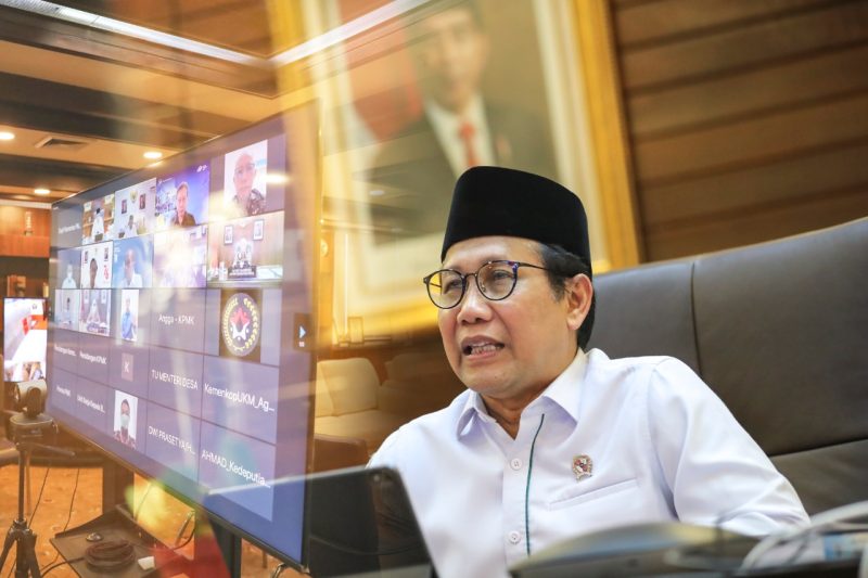 Menteri Desa PDT dan Transmigrasi, Abdul Halim Iskandar mnelalui video conference menghadiri Rapat Tingkat Menteri(RTM)terkait perhitungan kemiskinan oleh BPS dan Intervensi Pemerintah dalam percepatan penurunan kemiskinan, senin (17/07)./ Ist