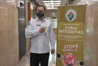 Sekretaris Jenderal Kemendes PDTT Taufik Madjid menghadiri Pencanangan Zona Integritas Biro Humas Kemendes PDTT, dilanjutkan Penandatanganan Kimotmen Bersama Pembangunan Zona Integritas menuju Wilayah Bebas Korupsi (WBK)/Wilayah Birokrasi Bersih Melayani (WBBM), Jakarta, Rabu (21/7/2021). 
Foto: Wening/Kemendes PDTT / Ist