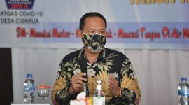 Dirjen Pembangunan Desa, dan Perdesaan Sugito didampingi Direktur Advokasi dan kerjasama desa dan Perdesaan Muhammad Fachri meninjau langsung Penyaluran Bantuan Langsung Tunai Desa bulan ke 5 tahun anggaran 2021 di desa Cisarua, Kecamatan Nagrak, Kabupaten Sukabumi. / Ist