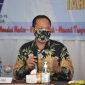 Dirjen Pembangunan Desa, dan Perdesaan Sugito didampingi Direktur Advokasi dan kerjasama desa dan Perdesaan Muhammad Fachri meninjau langsung Penyaluran Bantuan Langsung Tunai Desa bulan ke 5 tahun anggaran 2021 di desa Cisarua, Kecamatan Nagrak, Kabupaten Sukabumi. / Ist