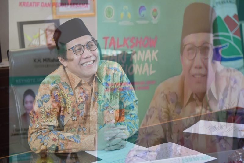 Menteri Desa, Pembangunan Daerah Tertinggal dan Transmigrasi, Abdul Halim Iskandar menjadi Keyone Speech dalam Acara Webtalk Majelis Ulama Indonesia diHari Anak Nasional 2021 dengan Tema 